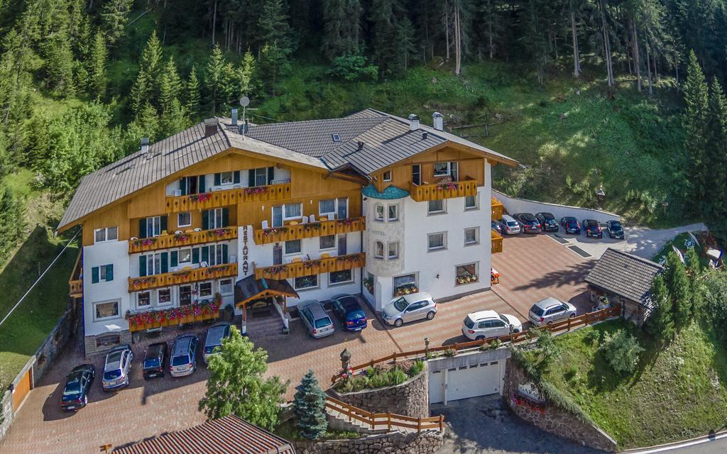 Hotel La Pineta Selva di Val Gardena Ngoại thất bức ảnh